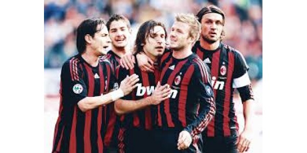 AC Milan vouwt twee generaals
